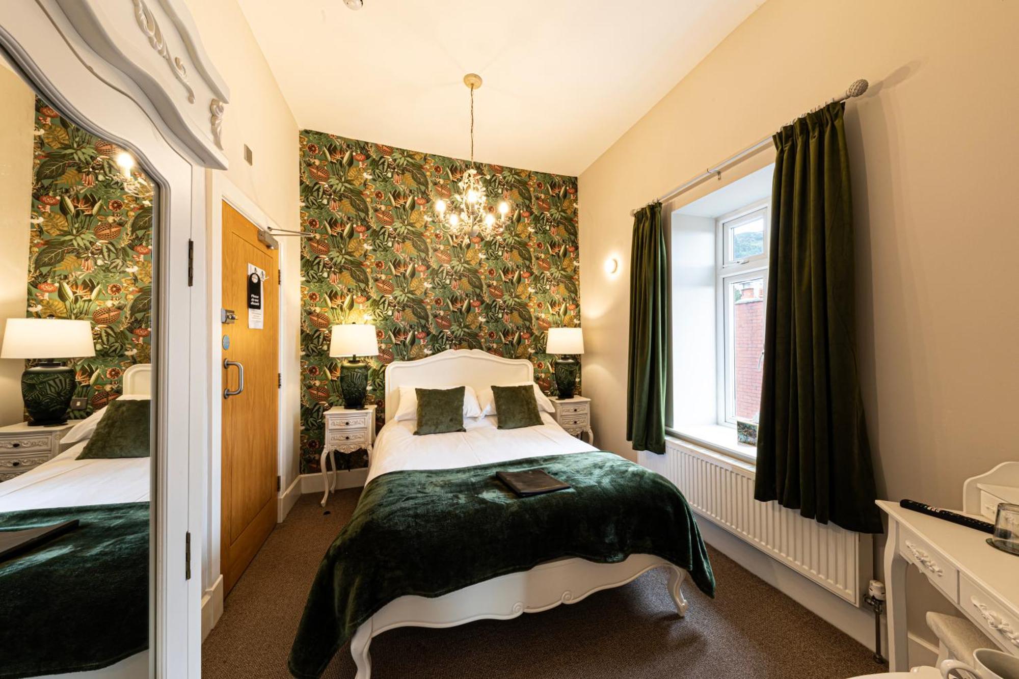 Roomours Hotel With Private Car Park ลันดิดโน ภายนอก รูปภาพ