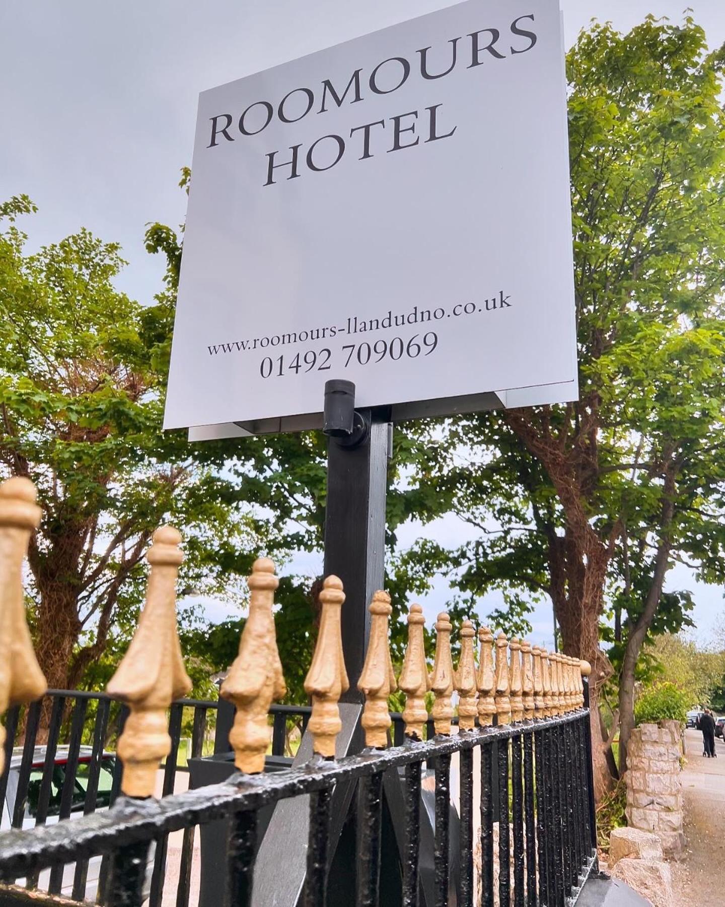 Roomours Hotel With Private Car Park ลันดิดโน ภายนอก รูปภาพ
