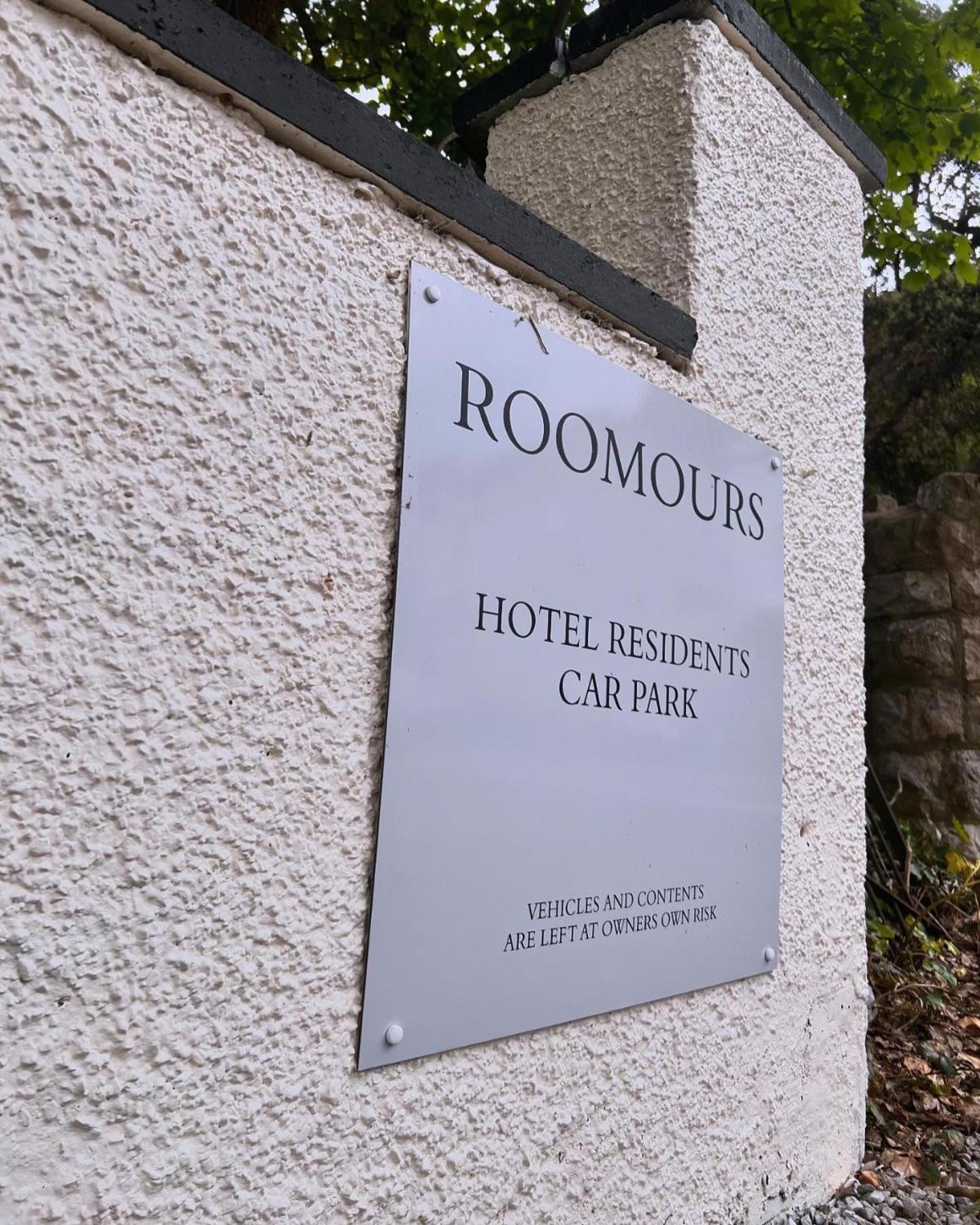 Roomours Hotel With Private Car Park ลันดิดโน ภายนอก รูปภาพ