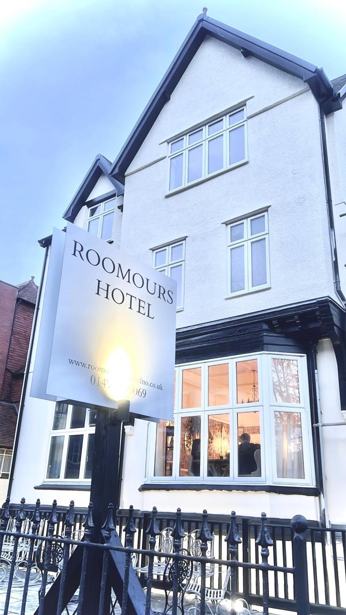 Roomours Hotel With Private Car Park ลันดิดโน ภายนอก รูปภาพ