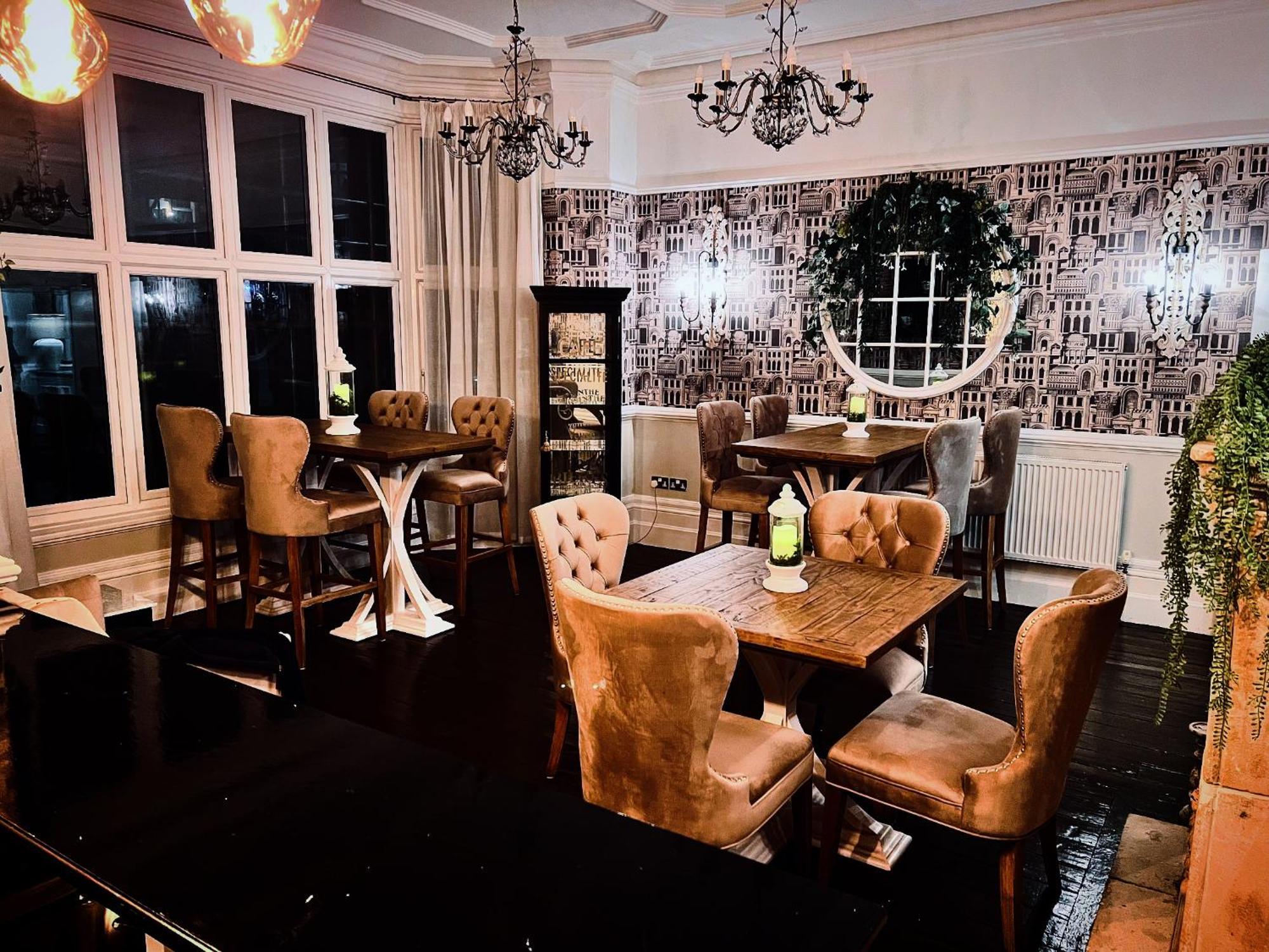 Roomours Hotel With Private Car Park ลันดิดโน ภายนอก รูปภาพ