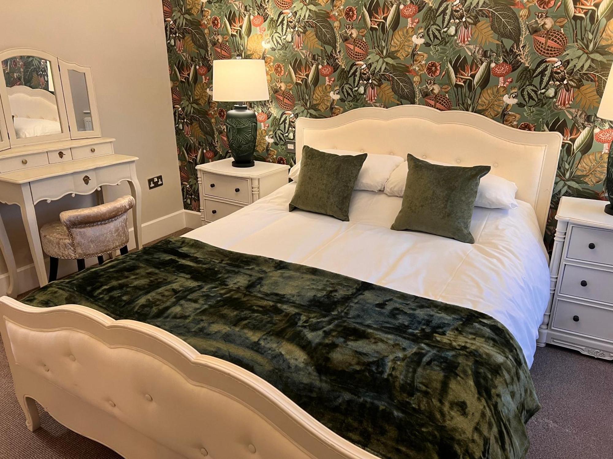 Roomours Hotel With Private Car Park ลันดิดโน ภายนอก รูปภาพ
