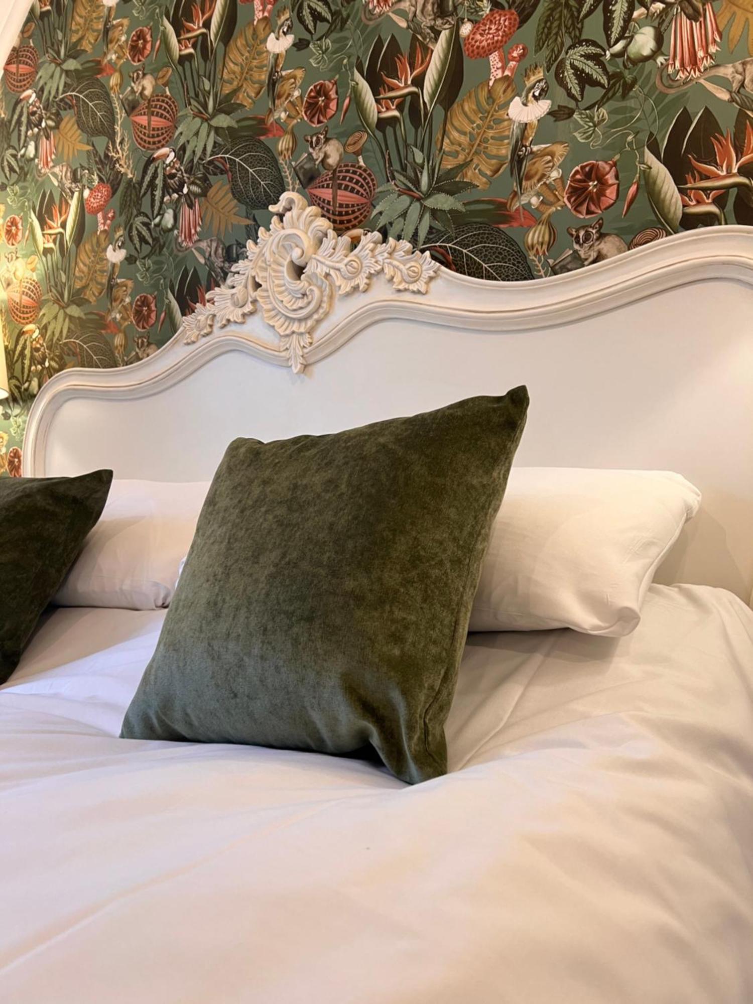 Roomours Hotel With Private Car Park ลันดิดโน ห้อง รูปภาพ